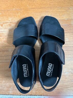Munro Black Leather Wide-Strap Sandals